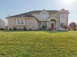 36015 Stream View Dr, New Boston, MI 48164