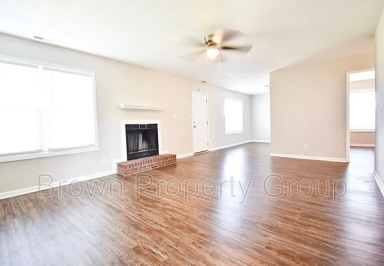 411 Northwoods Dr — Photo 6