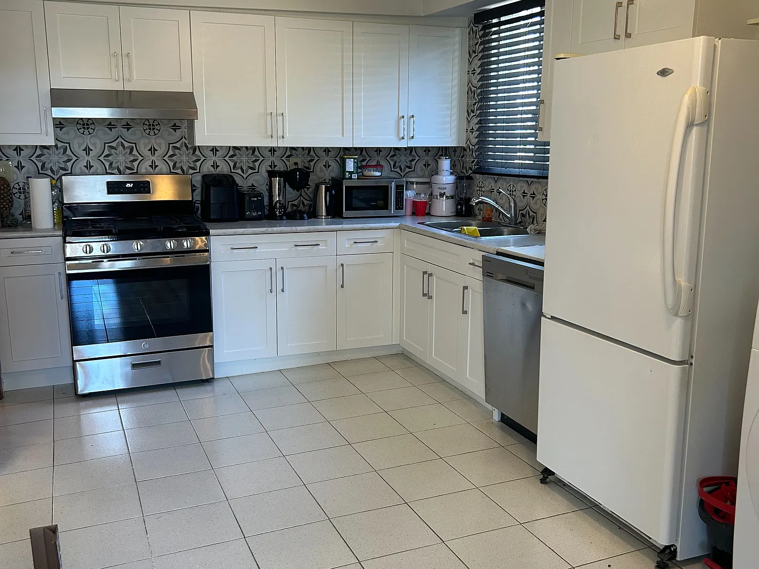 3 bed, $2,850 — Photo 2
