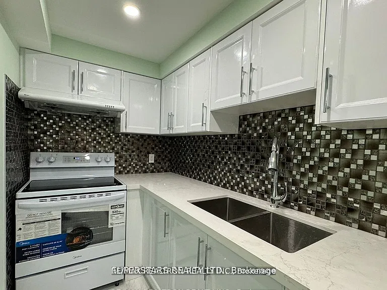 742 Hammersly Blvd — Photo 3