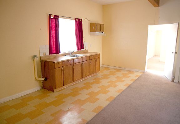 3rd image of 4905 Baltimore St