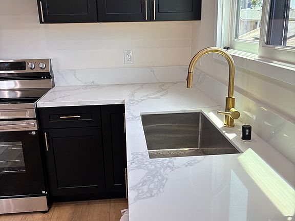Kitchen Brand New Applainces