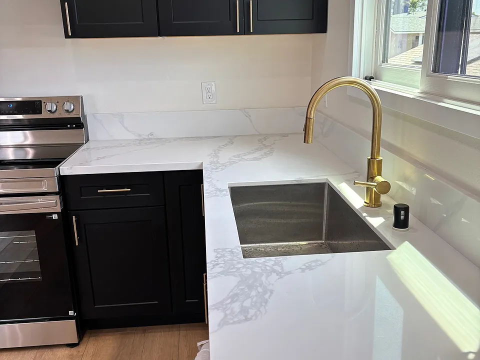Kitchen Brand New Applainces