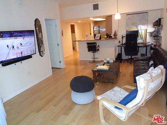 3rd image of 13700 Marina Pointe Dr Unit 322