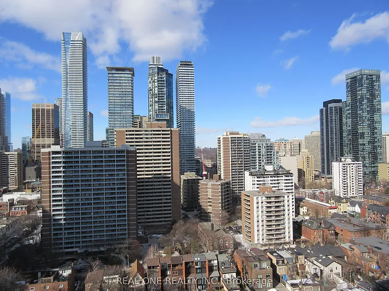 28 Wellesley St E #2207 — Photo 18