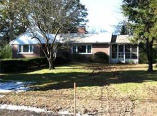31 Lawrence St, Wilmington, MA 01887