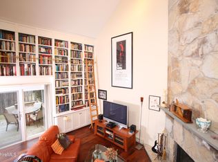 1042 Beaver Pond Mdws, Hancock, MA 01237