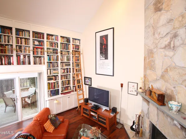 1042 Beaver Pond Mdws, Hancock, MA 01237
