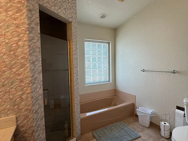 81 Acoma Blvd S — Photo 14