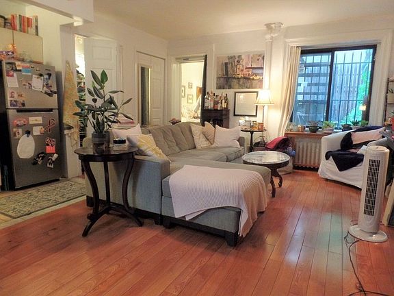 3rd image of 217 W 71st St APT 1R