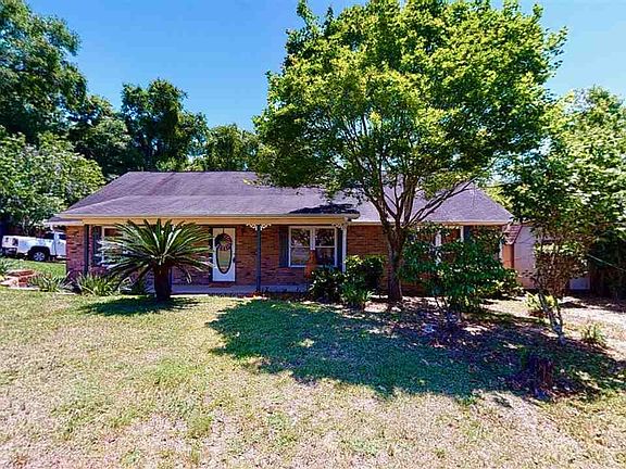 3rd image of 4925 Forest Creek Dr