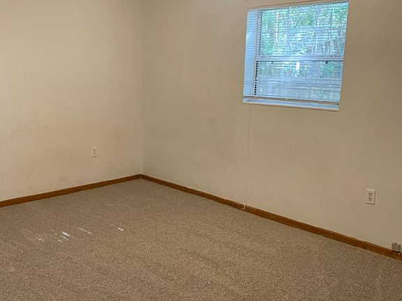 5th image of 327 Oakland Cir