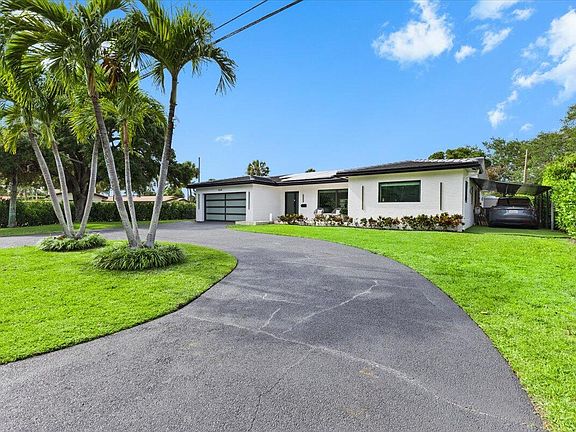 3rd image of 1049 W Palmetto Park Road