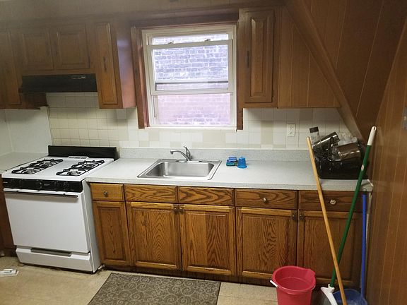 3rd image of 24 Loudoun St #3