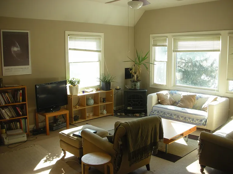 410 Reno St — Photo 4