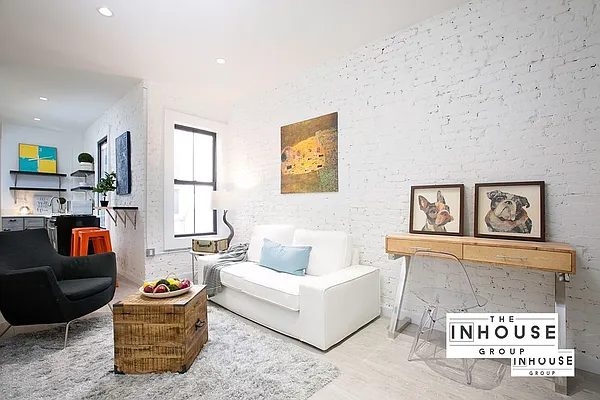 Rented by The InHouse Group | media 2