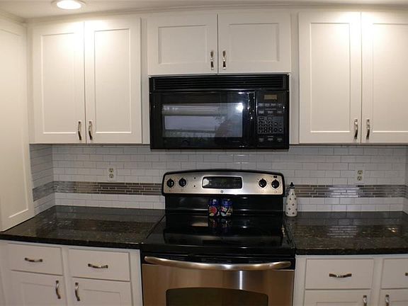 3rd image of 2423 Lancaster Dr