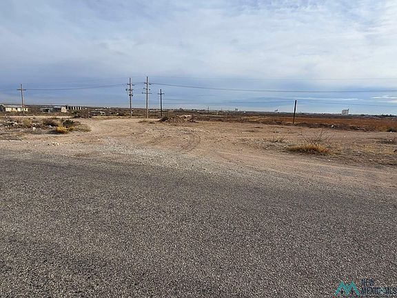 4th image of W Of 735 E Derrick Rd