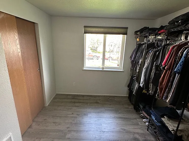 689 SW William Ave — Photo 18