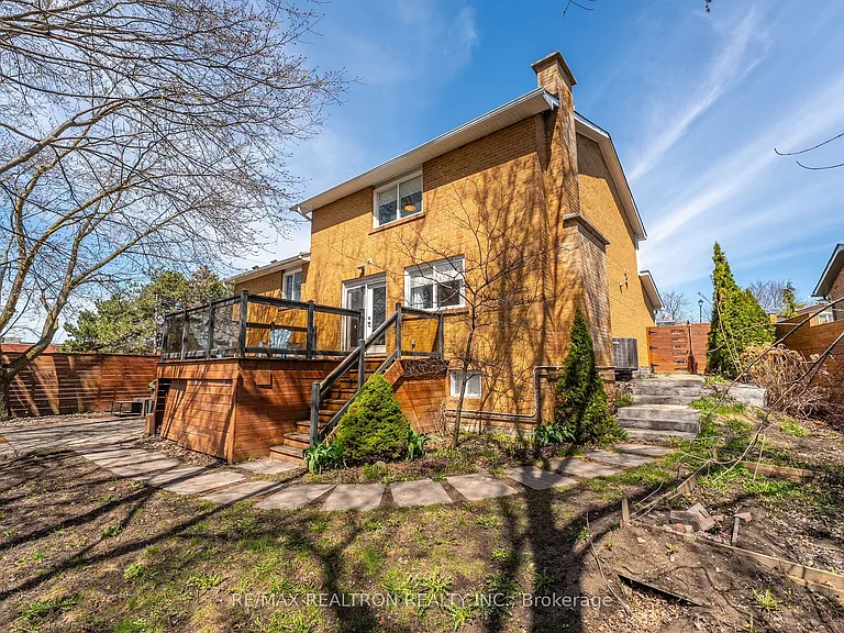 117 Cardinal Cres #UPPER — Photo 37