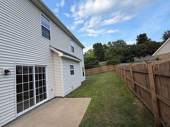 3rd image of 102 Otterman Ct