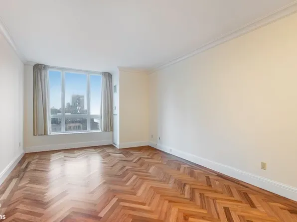 351 East 51st Street 12B image 2 of 5