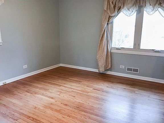 5th image of 9509 Oak Pl