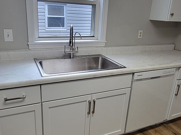 5th image of 617 Lindemann Dr