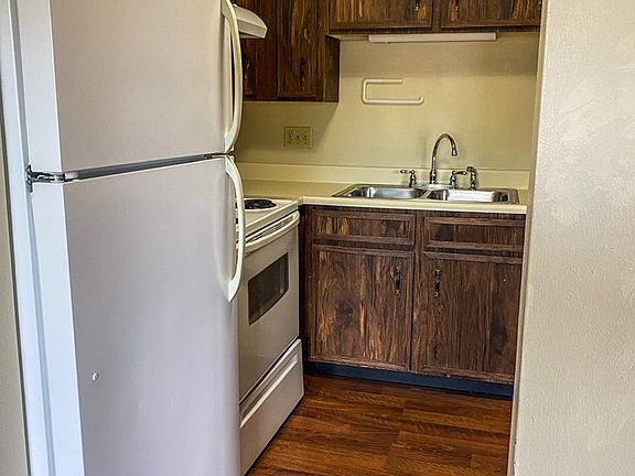 4th image of 404 Woodwind Ct