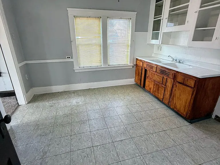 951 Royal Rd — Photo 20