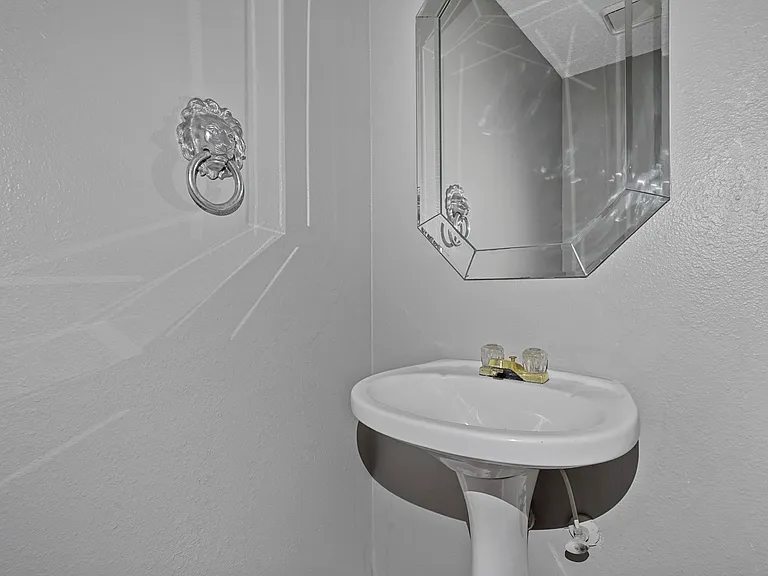 804 Custer St #1 — Photo 13