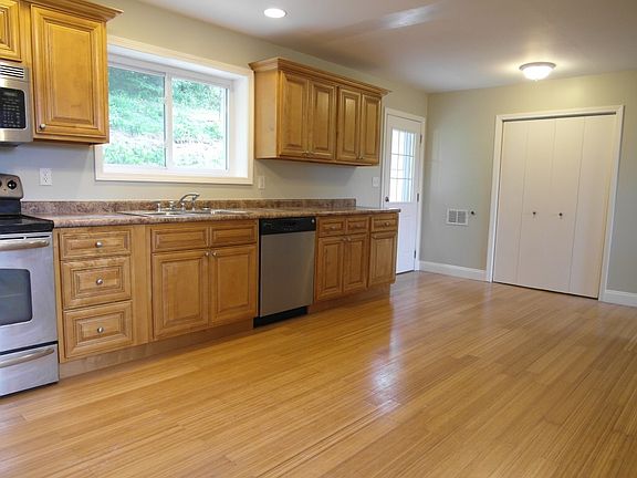 4th image of 260 Rosehill Dr