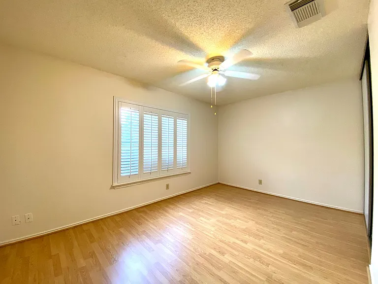 10038 Silverbrook Pl — Photo 7