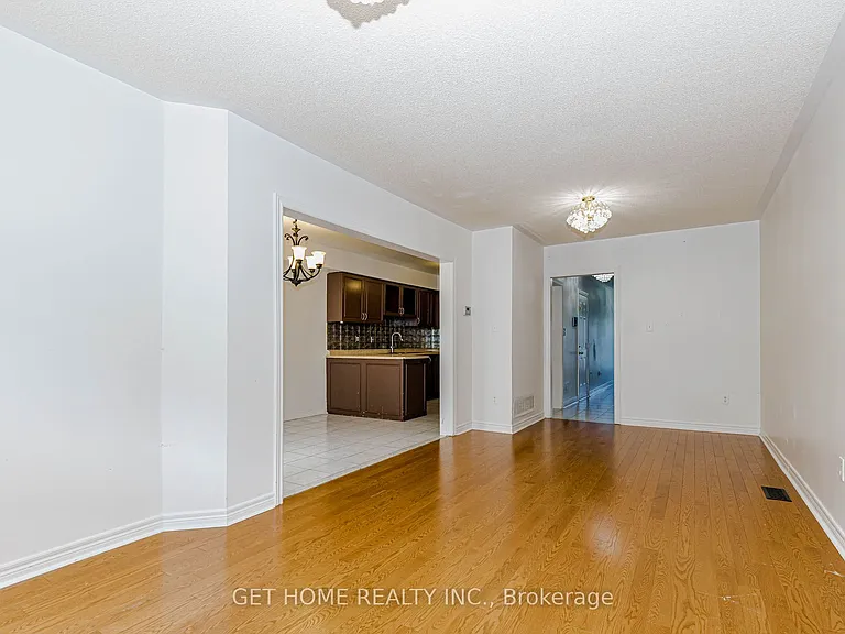 147 Foxchase Ave W — Photo 15