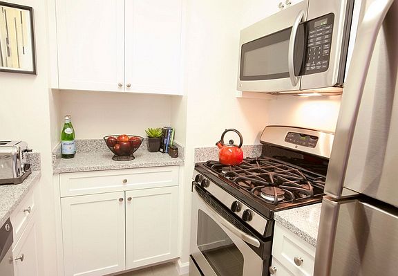 2nd image of 101 W 90th St APT 20J