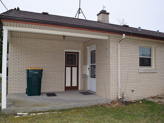 2nd image of 940 Lincoln Dr E