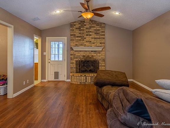2nd image of 2600 Idlewilde Dr