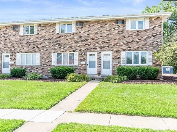 110 Town Crest Dr APT E, New Lenox, IL 60451