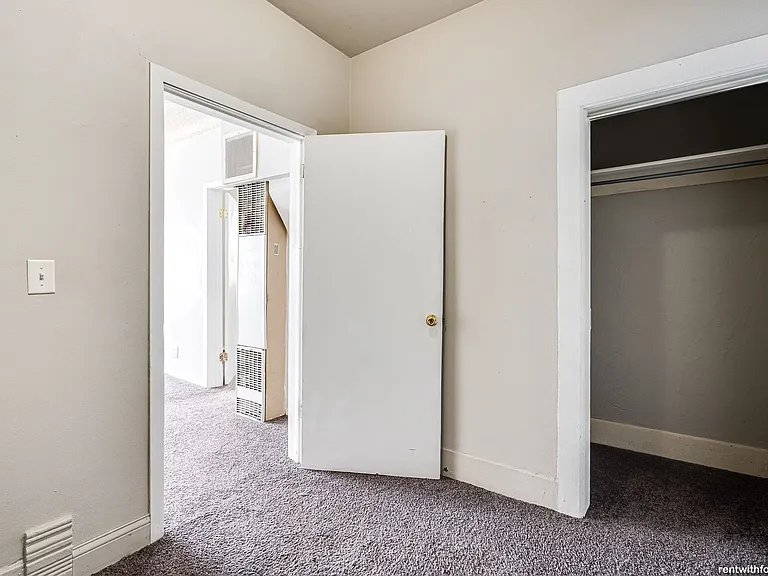 127 W. 6th St. — Photo 11