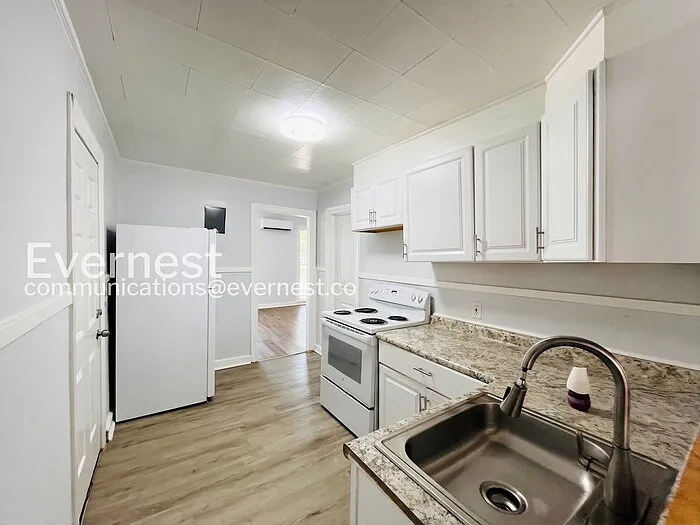 3 bed, 2.0 bath, 1346 sqft, $1,145 — Photo 2