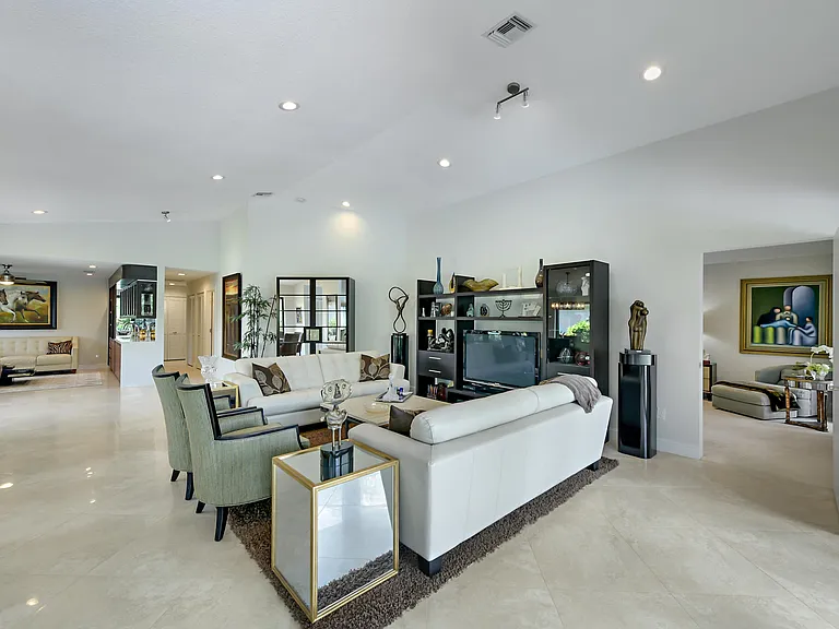 11204 Clover Leaf Cir — Photo 15