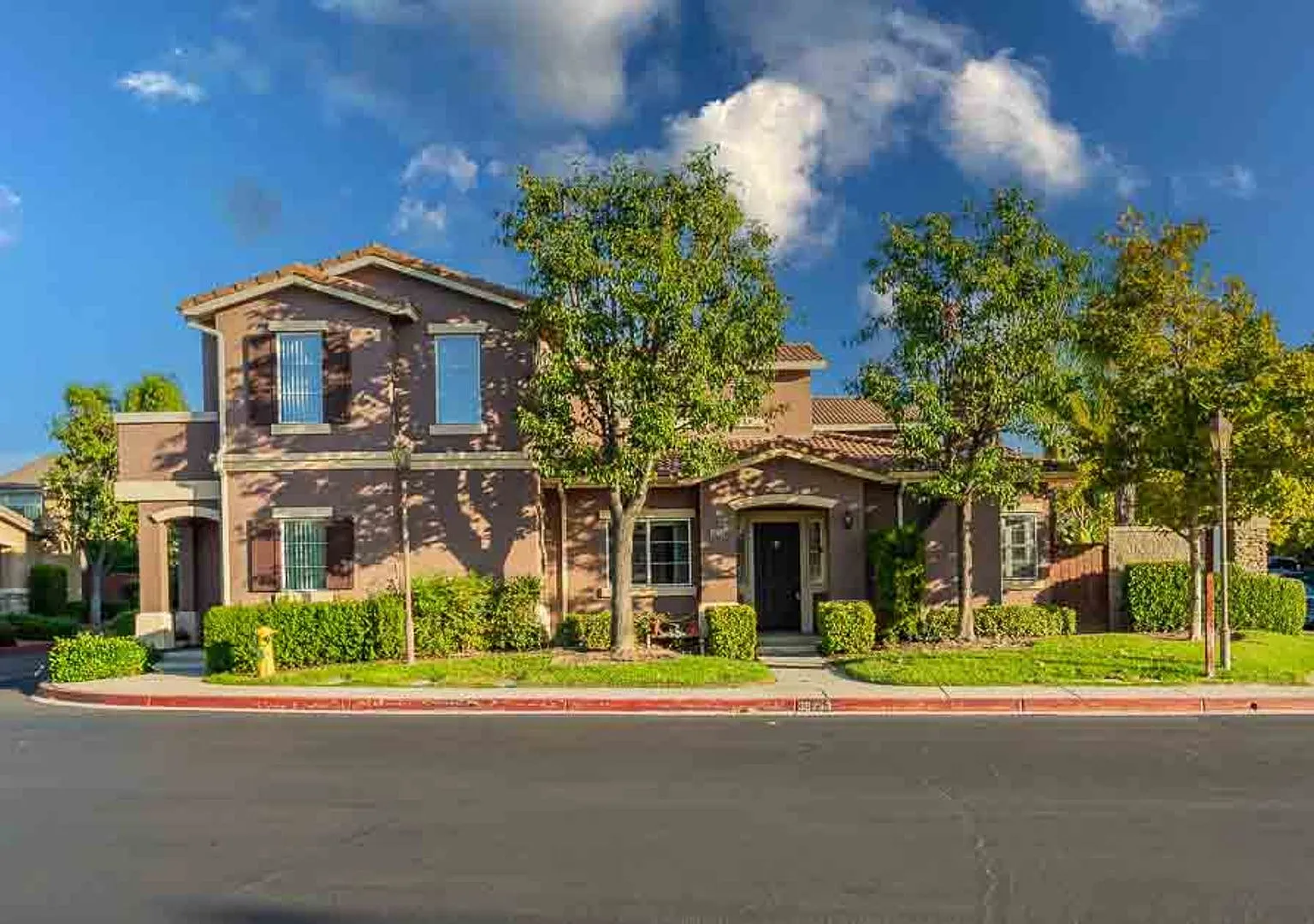 Gorgeous Town Home- Gated community- Pool — Photo 1