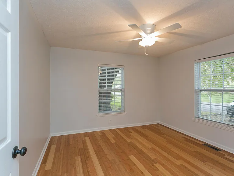 602 Village Ct — Photo 10