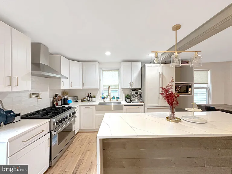 717 Brook St — Photo 2