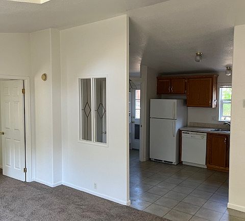 3rd image of 28 Live Oak Dr