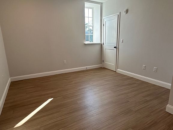 5th image of 1193 Commercial St #6B