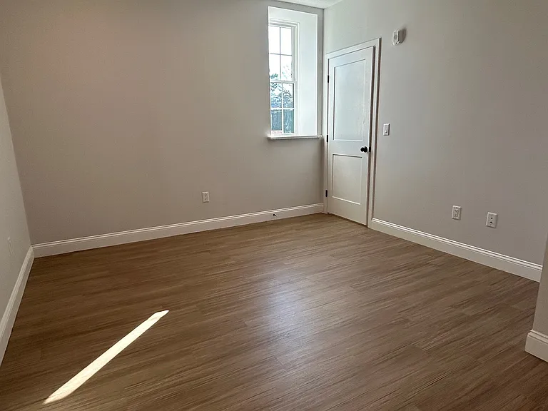 1193 Commercial St #6B — Photo 5