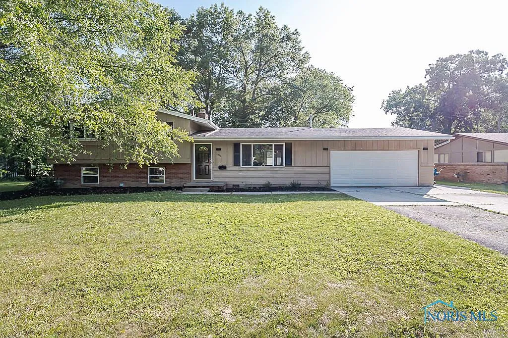2338 Greenlawn Dr photo 1