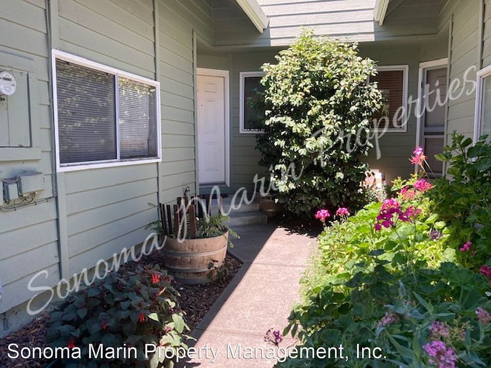 1st image of 2 Meadowbrook Ct