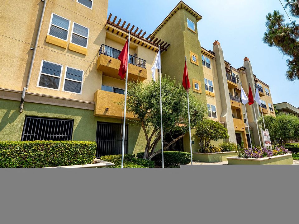 Gorgeous landscaping and beautiful architecture, the Villagio's Italian villa feel begins from the outside and works its way in.